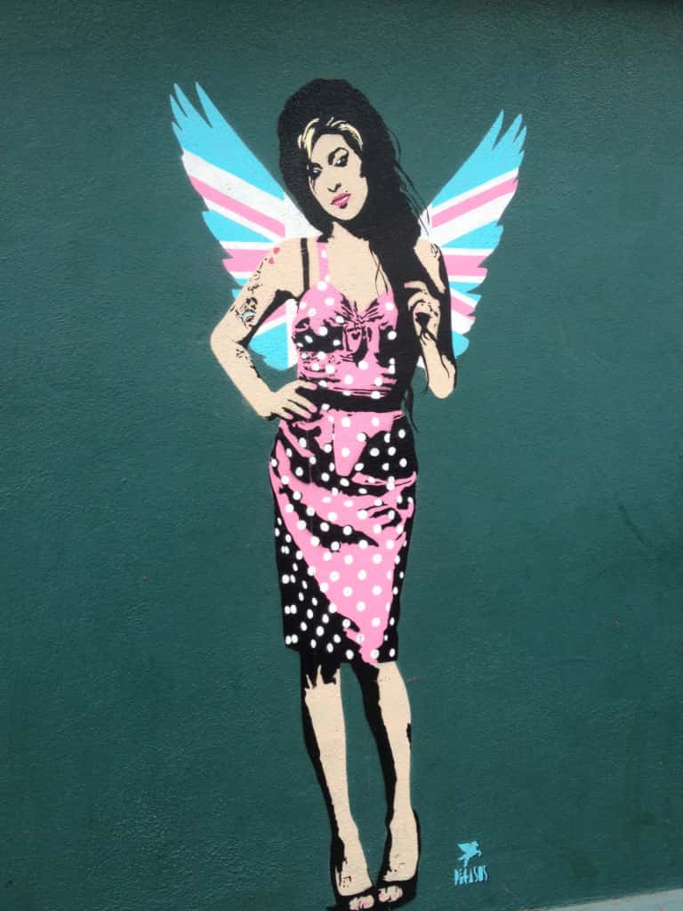 London, une rue à Camden. Amy Winehouse, une voix qui traverse l’espace
